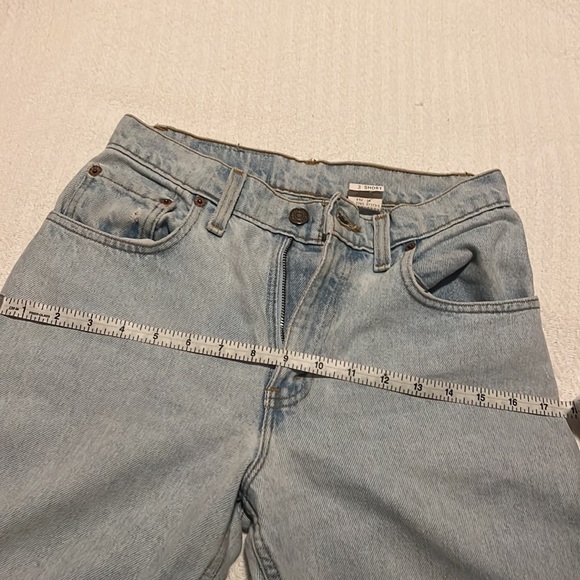 Levi's 550 High Rise Light Wash Vintage Denim Mom Jeans - Picture 7 of 8
